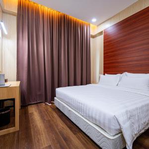 Deluxe Queen Suite