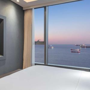 Grand Family Suite With Sea View And Executive Lounge Access