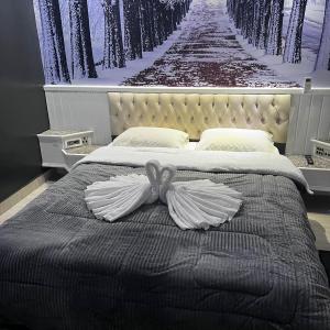 Deluxe Double Room (2 Adults + 1 Child)
