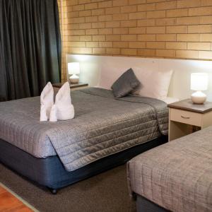 Deluxe Triple Room with Queen and Single Bed