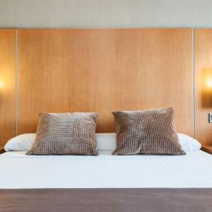 Double or Twin Room with Parking and WiFi Included