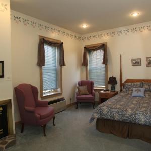 Queen Suite with Spa Bath