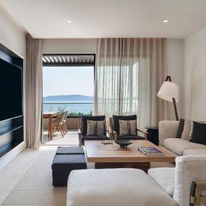 Escape Agora Bayfront Rooftop Infinity 2-bed Suite