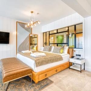 King Suite - Room with Jacuzzi Sea View