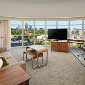 One-Bedroom King Corner Suite