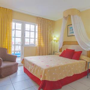 One-Bedroom Apartment with Garden View