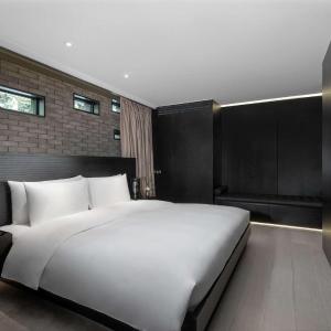 Deluxe Courtyard Suite 