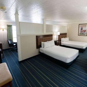 Suite with Two Double Beds - Non-Smoking