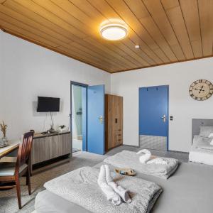 Triple Room with Private Bathroom