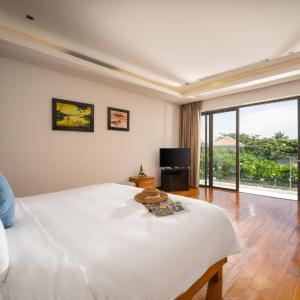 Four-Bedroom Villa with Private Pool