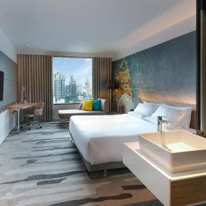 Grand Deluxe King Room with Bathtub
