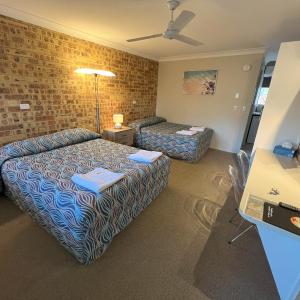 Queen and Single room Ground floor