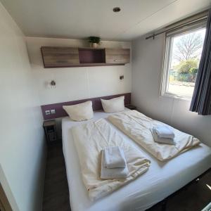 Mobile Home up to 4 Guests with Kitchen & Bathroom
