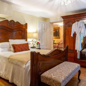 George Whitfield - Classic Queen Room