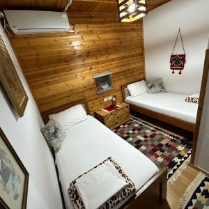 Twin Room with Mountain View