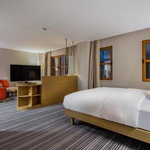King Room - Mobility Accessible 