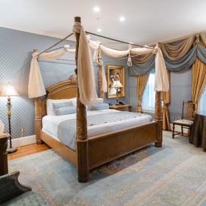 Patriot's Room 102