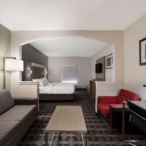 King Suite - Accessible/Non-Smoking