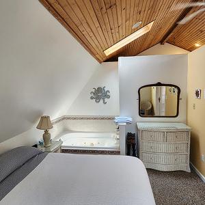 Deluxe King Suite