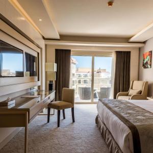Honeymoon Room