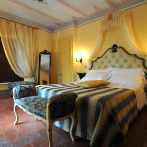 Deluxe Suite with Spa Bath