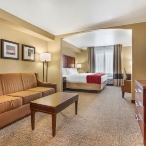 King Suite - Non-Smoking/Top Floor