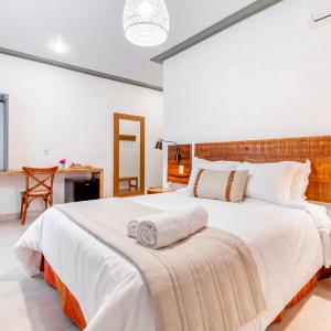  Standard Room with Queen-Size Bed