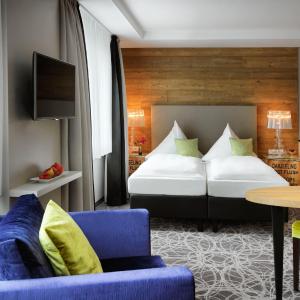 Business Queen Room