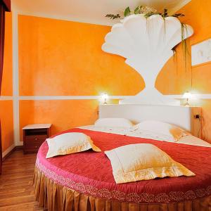 Deluxe Suite with Spa Bath
