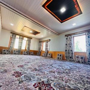 Deluxe Double Room (2 Adults + 1 Child)