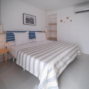 Double room with balcony with port view