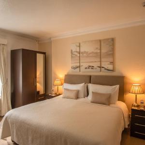 Twin Room with Private Shower