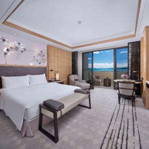 Executive King Room with Lake View