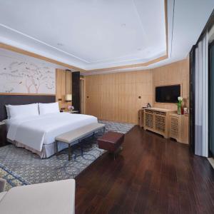 Premier King Suite