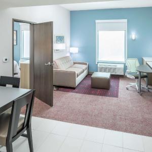 King Suite - Mobility Access/Non-Smoking