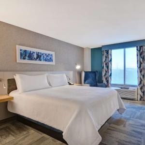 King Room with Bath Tub - Mobility Accessible