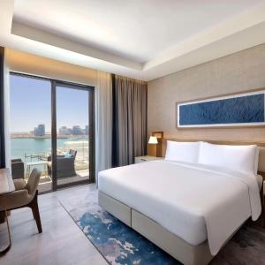 One-Bedroom King Suite with Theme Park Access