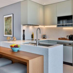 One-Bedroom Corner King Apartment