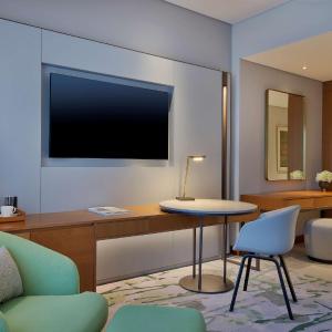 King Deluxe Room with Waterfront View and Balcony