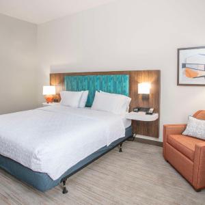King Room with Roll-In Shower - Mobility and Hearing Access/Non-Smoking