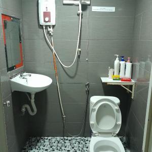 6-Bed Mixed Dormitory Room