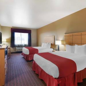 Queen Room with Two Queen Beds - Pet Friendly/Non-Smoking