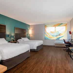 Queen Room with Two Queen Beds and Roll-In Shower - Mobility Access