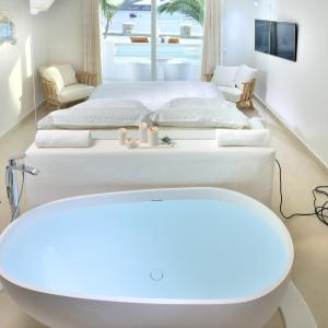 Elegant Suite Sea View with Private Pool