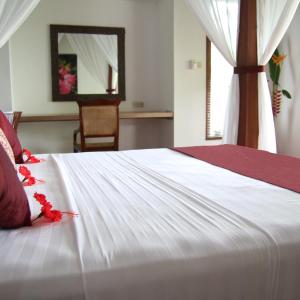 One-Bedroom Bungalow with Sea View