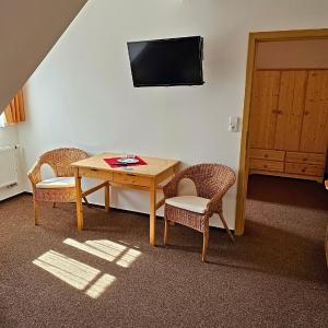 Deluxe Double Room (2 Adults + 1 Child)