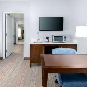 Deluxe King Room with Sofa Bed - Non-Smoking