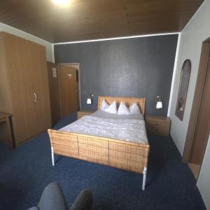 Single Room with French Bed