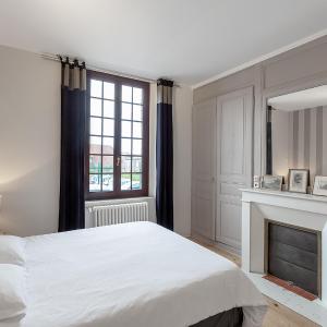 Deluxe One-Bedroom Apartment with Garden View