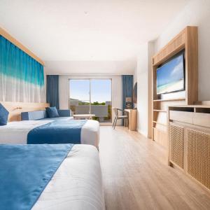 Twin Room with Pool View